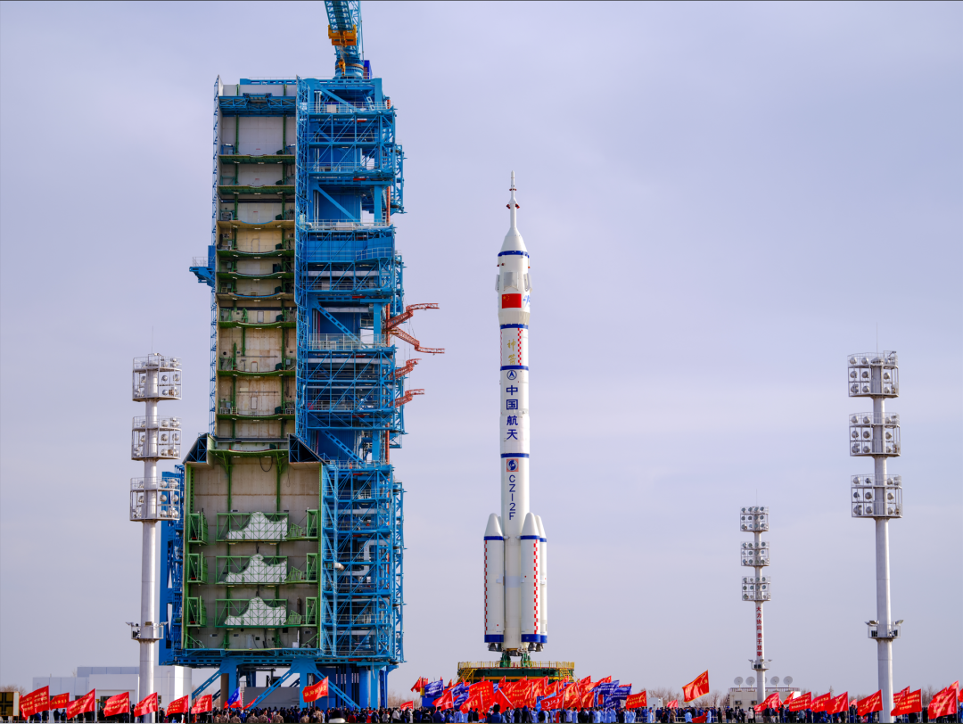 搭载神舟十五号载人飞船的长征二号f遥十五运载火箭,在酒泉卫星发射